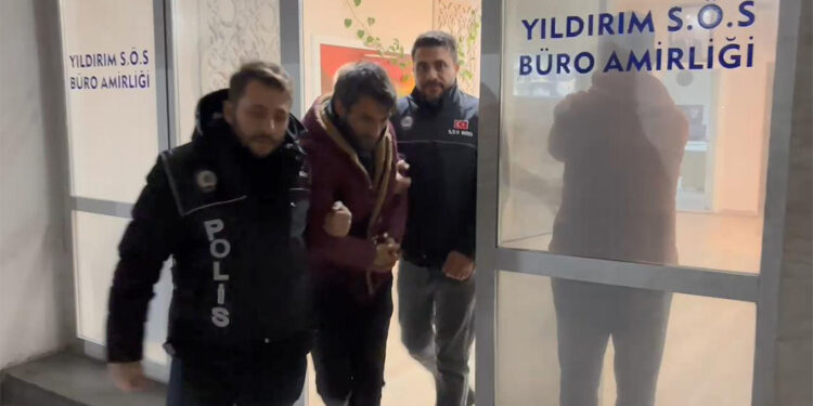 Bursa'da yastık kılıfına gizlenmiş metamfetamin ele geçirildi