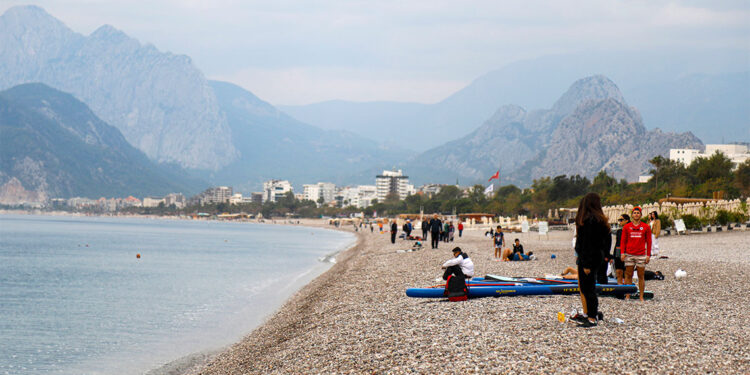 ATA'ya denizde ve karada saygı