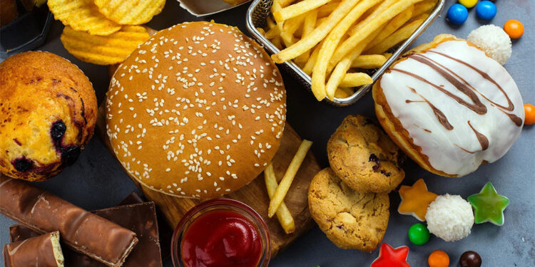 Yüksek yağlı yiyecekler kaygı ve depresyona neden oluyor