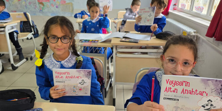 'Veysel'in altın anahtarı' kitabı öğrencilere ücretsiz dağıtıldı