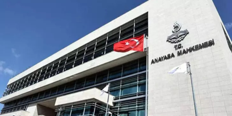 AYM'den, yöneticilerini eleştiren işçinin işten çıkarılmasına ihlal kararı