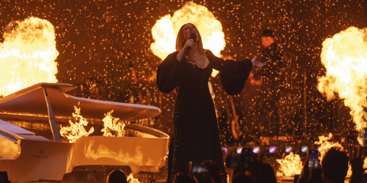 Adele son konserini verdi