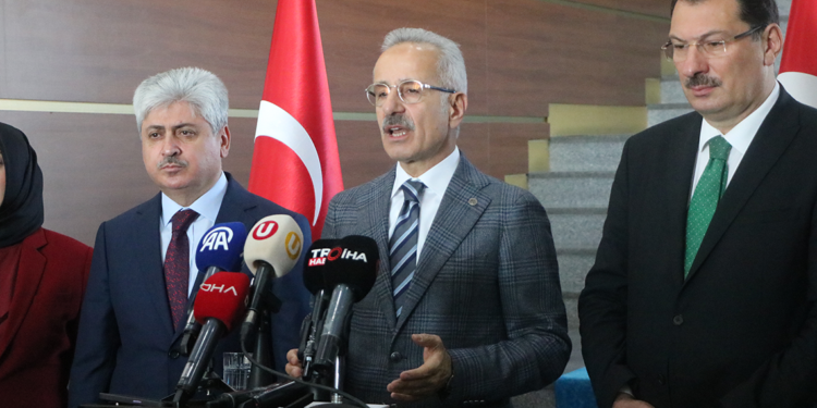 Akyazı ile Ankara arasına 6 şeritli otoyol inşa edeceğiz