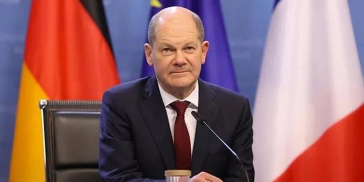 Almanya'da erken seçim için Scholz aday gösterildi