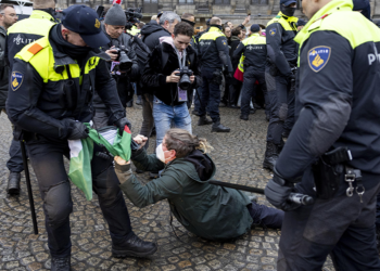 Amsterdam'da Filistin destekçilerine polis müdahalede bulundu