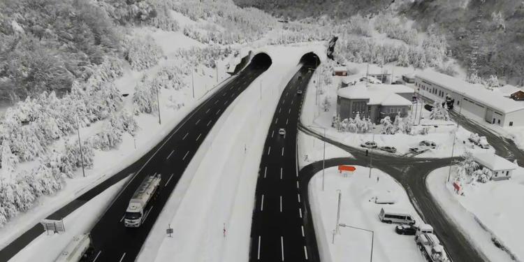 Anadolu Otoyolu'nun Bolu Dağı geçişi trafiğe kapatılacak