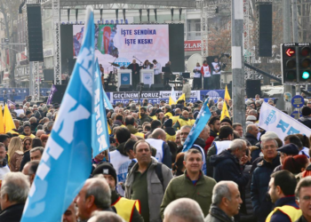 Ankara'da kamu çalışanlarından miting