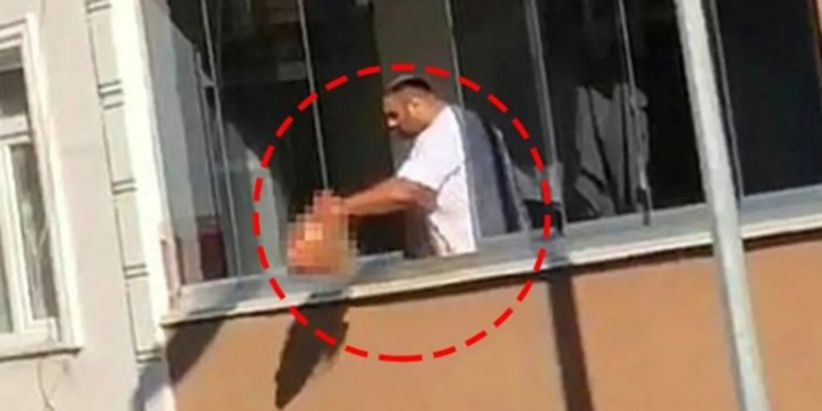 Annesinin kafasını keserek sokağa atmıştı; cezası belli oldu