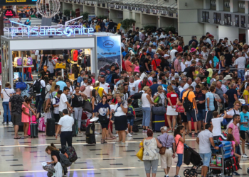 Antalya Havalimanı'nda 10 aylık yolcu trafiği 35 milyonu aştı