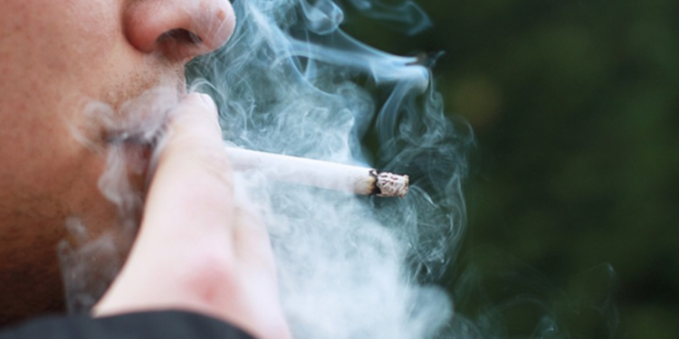 Artık sigara içmeyen kişiler de tehlikede: Kanser riski artıyor