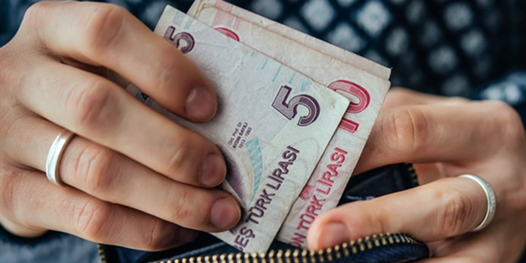 Asgari ücret enflasyon karşısında eridi