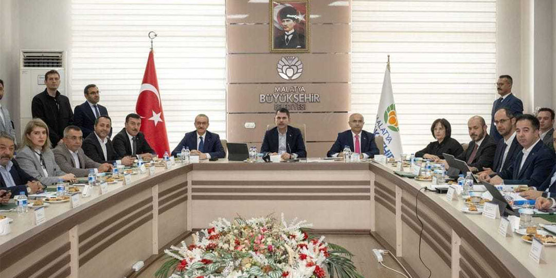 Çevre, Şehircilik ve İklim Değişikliği Bakanı Murat Kurum, "Kardeşliğimizi pekiştirmek için açtığımız tarihi fırsat penceresi ayrıdır, terörle her mevzide mücadele etmek ayrıdır" dedi.