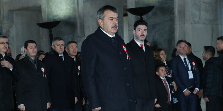 Bakan Tekin, öğretmenlerle Anıtkabir'i ziyaret etti