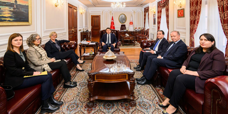 Bakan Tunç, Almanya Büyükelçisi Katharina Sorg ile bir araya geldi