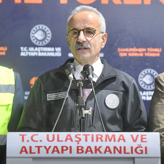 Ulaştırma ve Altyapı Bakanı Abdulkadir Uraloğlu, “Dağları tünellerle delerek, derin vadileri köprülerle geçerek, insanımızın ihtiyaç duyduğu projeleri gerçekleştirdik" dedi.