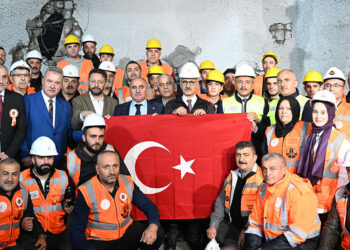Dağları tünellerle delerek projelerimizi gerçekleştirdik