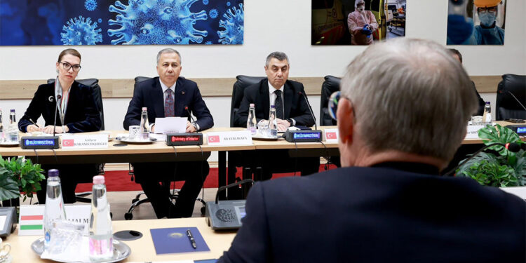 Bakan Yerlikaya, Macaristan İçişleri Bakanı Pinter ile bir araya geldi