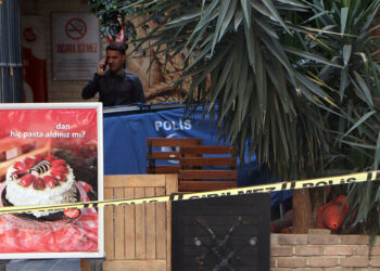 Barışma teklifini reddeden eski sevgilisini öldürüp, intihara kalkıştı