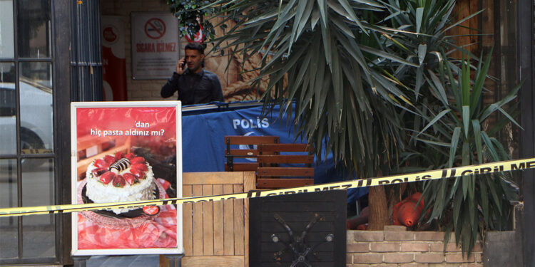 Barışma teklifini reddeden eski sevgilisini öldürüp, intihara kalkıştı