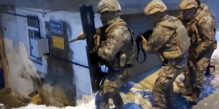 Şanlıurfa ve Bitlis'te terör operasyonu; 17 gözaltı