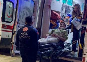 Bursa'da otomobilin açılan kapısına çarpan skuterli yaralandı