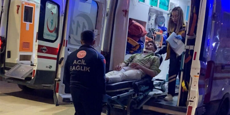 Bursa'da otomobilin açılan kapısına çarpan skuterli yaralandı