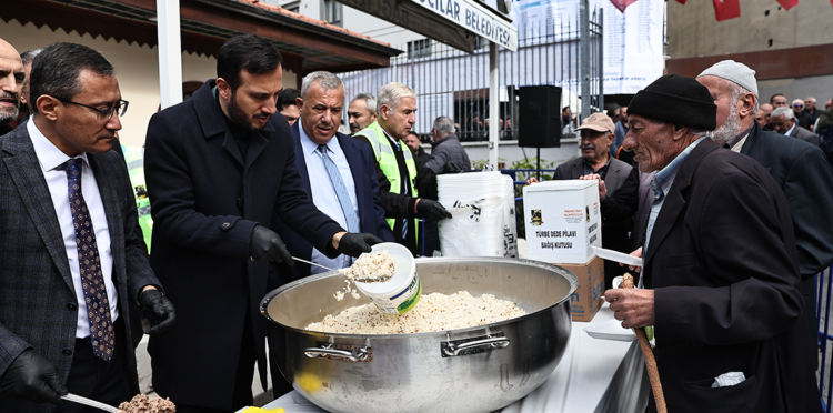 Bağcılar’da Türbe Dede Pilav Günü nedeniyle 2 ton pilav dağıtıldı