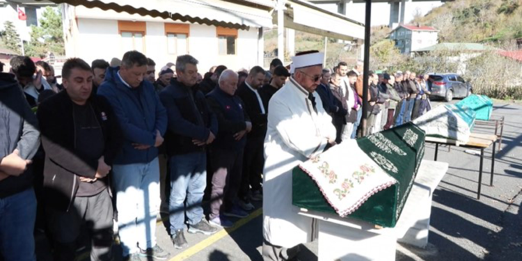 Bahtiyar Aladağ'ın öldürdüğü eşi, oğlu ve kayınvalidesi toprağa verildi