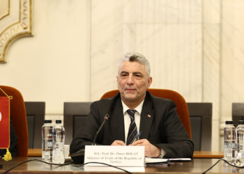Bakan Bolat Romanya'da