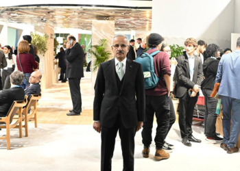 Bakan Uraloğlu, COP29’da Türkiye pavilyonunu ziyaret etti
