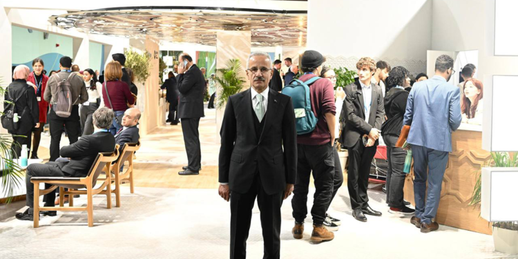 Bakan Uraloğlu, COP29’da Türkiye pavilyonunu ziyaret etti
