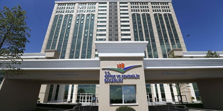 Bakanlığın adını kullanarak menfaat sağlayan dolandırıcılara dikkat