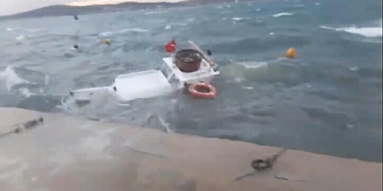 Balıkesir'de lodos; tekneler battı