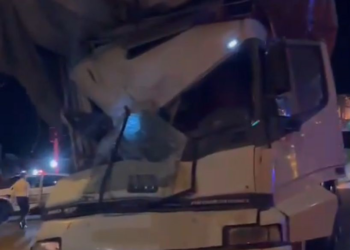 Bandırma'da yolcu otobüsü ile kamyon çarpıştı: 4 yaralı