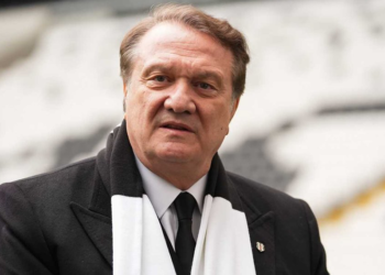 Beşiktaş’ta Başkan Hasan Arat görevinden istifa etti