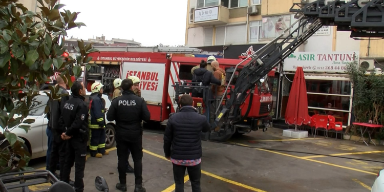 Beşiktaş'ta iş yerinde yangın: Mahsur kalan 10 kişi kurtarıldı