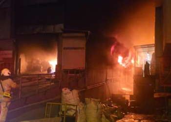 Beylikdüzü Organize Sanayi Bölgesi'nde yangın