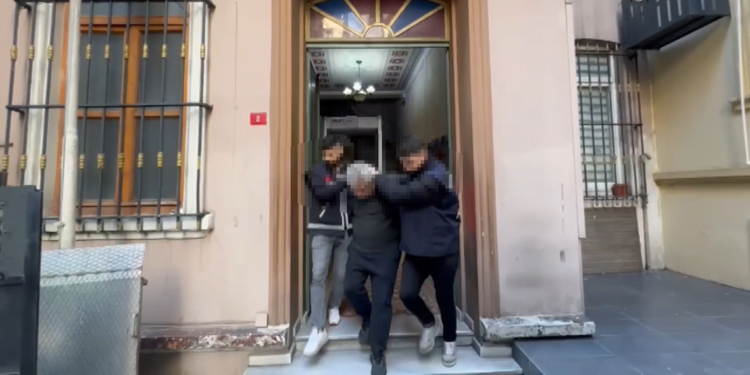 Beyoğlu’nda annesini darbederek öldürdü