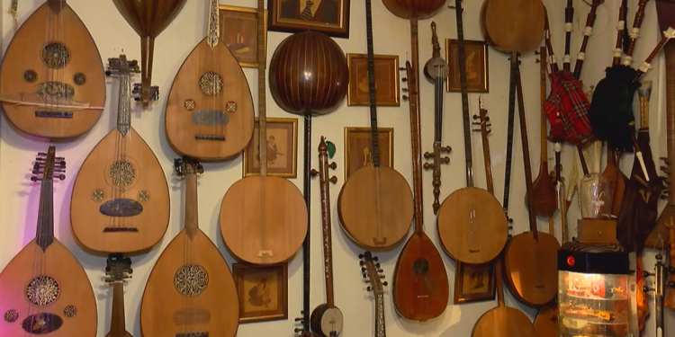 Bini aşkın parçadan oluşan enstrüman koleksiyonu oluşturdu