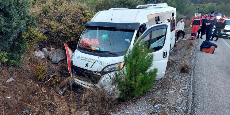 Bodrum'da yolcu minibüsü şarampole düştü: 8 yaralı
