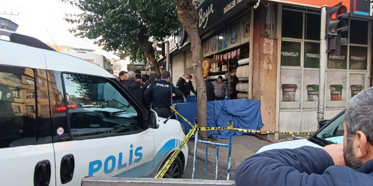 Boşanma aşamasındaki eşini öldürüp intihar etti