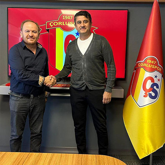 Türkiye 3'üncü Lig ekiplerinden Çorluspor 1947 futbol takımının teknik direktörü Ersin Aka (46), uğradığı silahlı saldırıda yaşamını yitirdi.