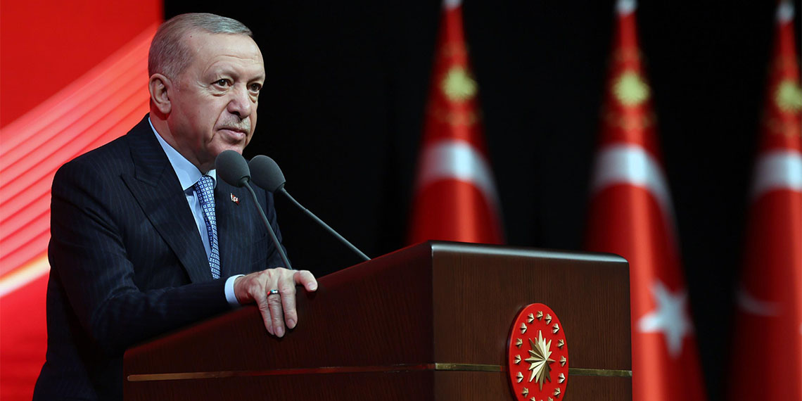 Cumhurbaşkanı Recep Tayyip Erdoğan'dan CHP'ye tepki; Erdoğan, "Meclis'te komisyonu bastılar, terör estirdiler" dedi.