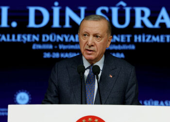 Dijital hareket, yapay din oluşturma gayretinde