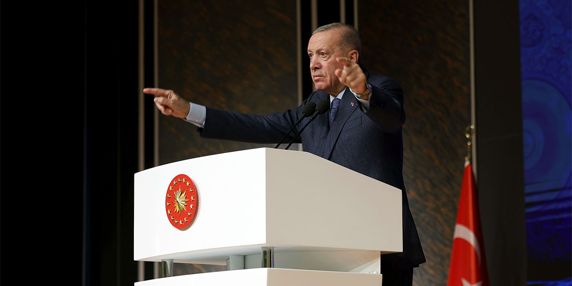 Cumhurbaşkanı Recep Tayyip Erdoğan, "Dijital hareket, yeryüzündeki tüm semavi dinleri, özellikle de İslam'ı hedef alıp yıpratmak suretiyle yeni bir yapay din oluşturma gayreti içindedir" dedi.