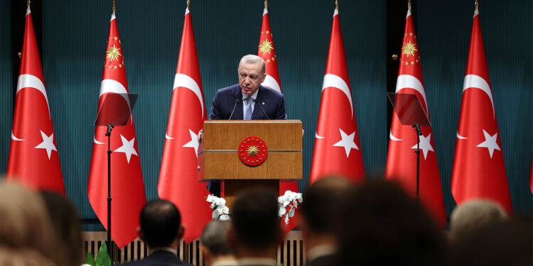 Millete hizmetten kaçmanın mazereti olamaz