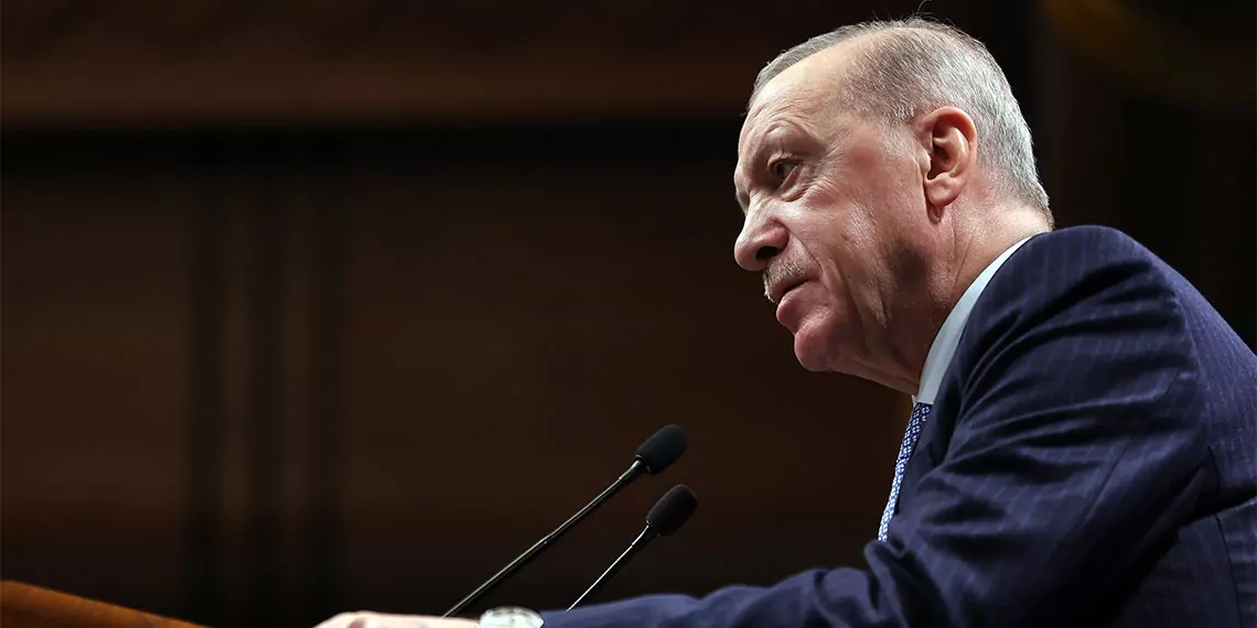 Cumhurbaşkanı recep tayyip erdoğan, "millete hizmetten kaçmanın, halkın verdiği imkanları suistimal etmenin hiçbir mazereti olamaz" dedi.