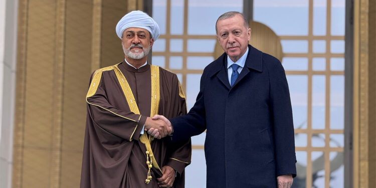 Umman Sultanı resmi törenle karşılandı