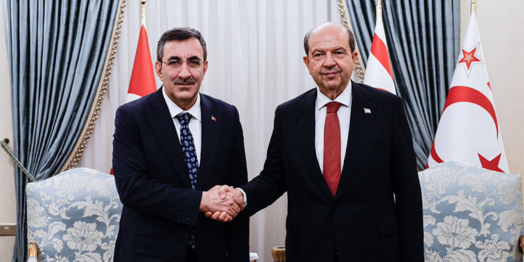 Cevdet Yılmaz, KKTC Cumhurbaşkanı Tatar ile bir araya geldi