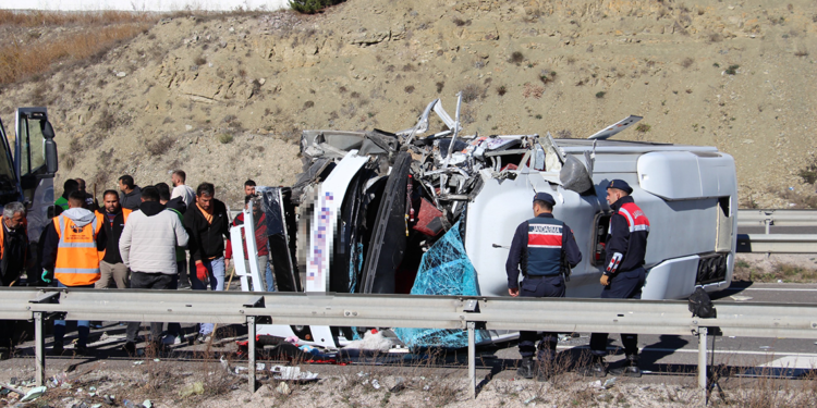Çankırı'da zincirleme kaza 1'i ağır, 14 yaralı